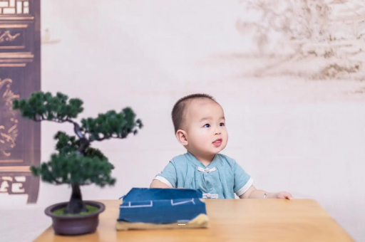 青海宝宝吐黄水是怎么回事 青海宝宝吐黄水是怎么回事